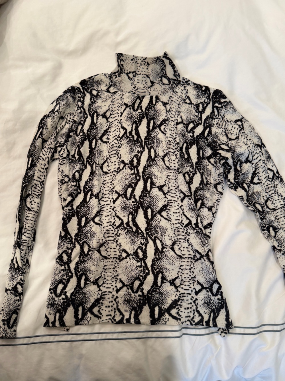 525 America Snake Print Sweater Long-Sleeve Top - Black & White